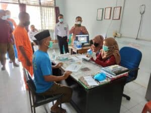 Pelaksanaan Tes Urine bagi seluruh Warga Binaan Pemasyarakatan di Rumah Tahanan Negara Klas IIB Tanjung Balai Karimun